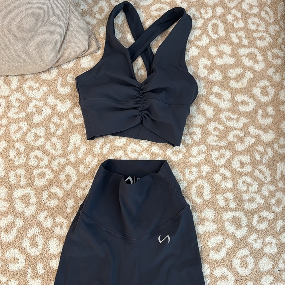 TLF SET XS, like new high waisted, cross back set in color graphite